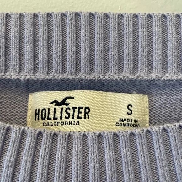 Hollister Floral Patterned Purple and Cream Sweater - Picture 3 of 3
